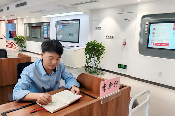 181752841338179050.jpg 華中公司優秀共產黨員:李新河.jpg