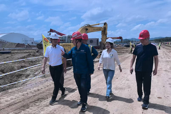 深入項目建設現場2_副本.jpg